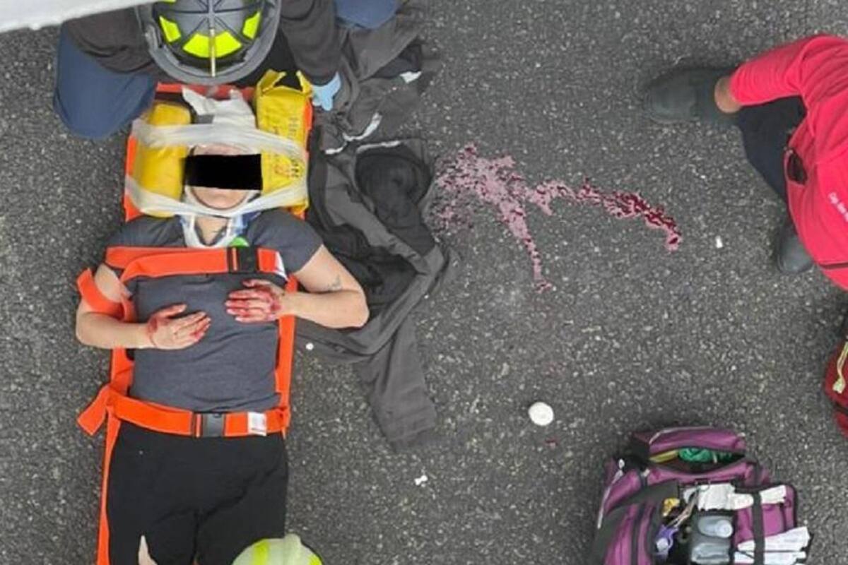 Mujer se lanza de puente hacia carretera Escénica en Rosarito