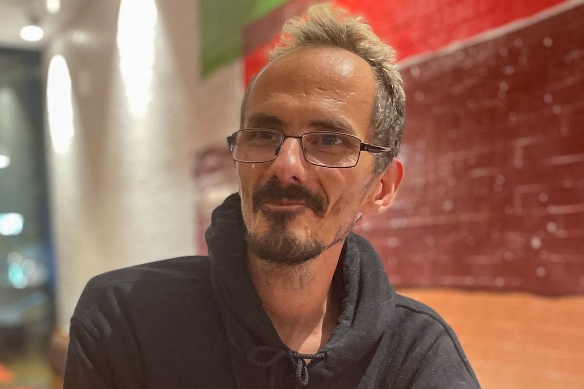 Muere en Francia el streamer Jean Pormanove tras días de maltrato en directo; cuestionan falta de regulación en plataformas