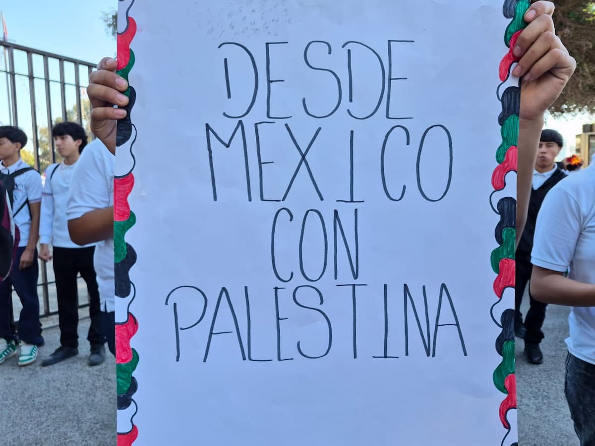 Estudiantes de la FNERRR realizaron una marcha en Tijuana en respaldo al pueblo palestino. Foto: Michelle Castillo