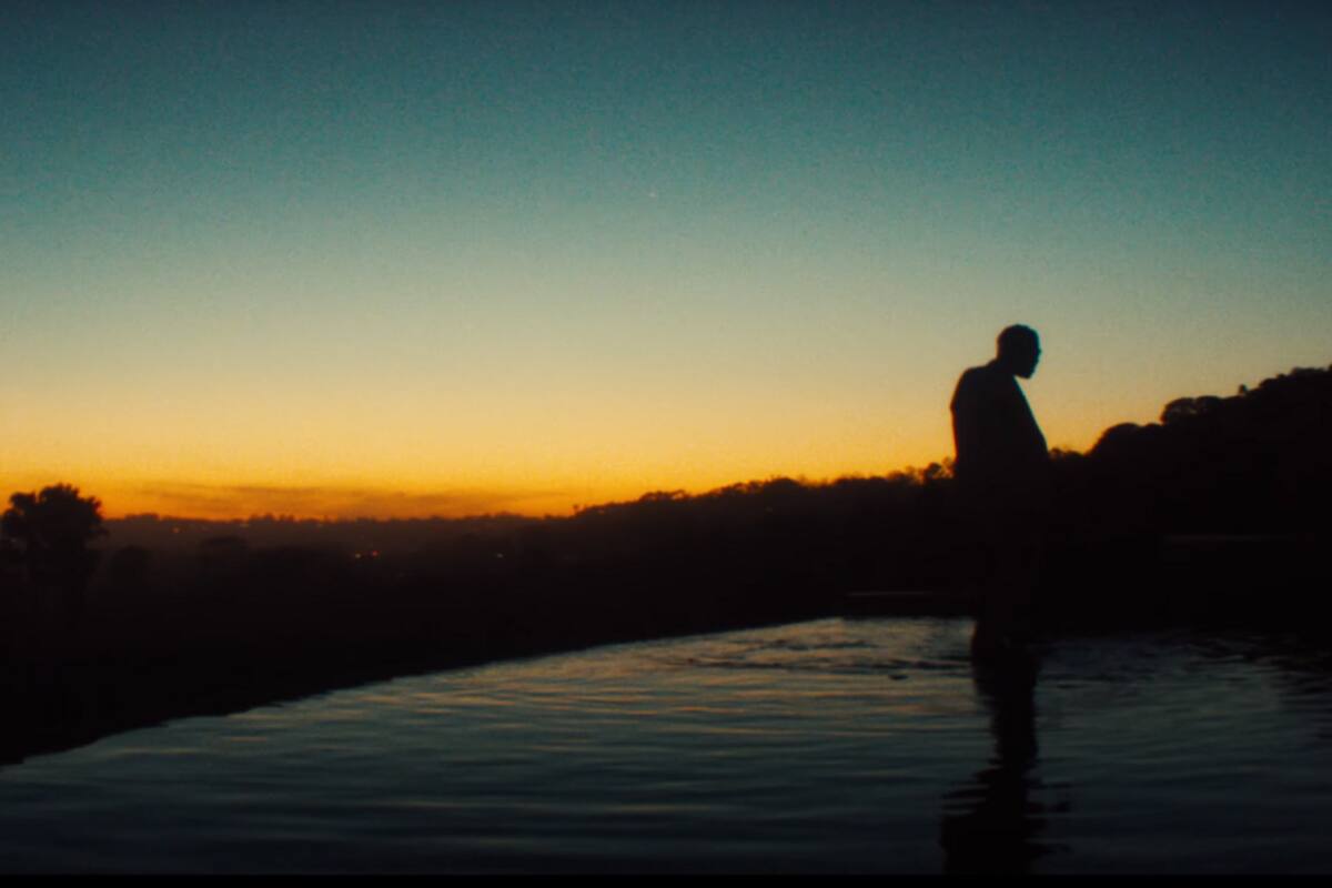 Jhay Cortez se prepara para su gira y lanza "Sensual Bebé"