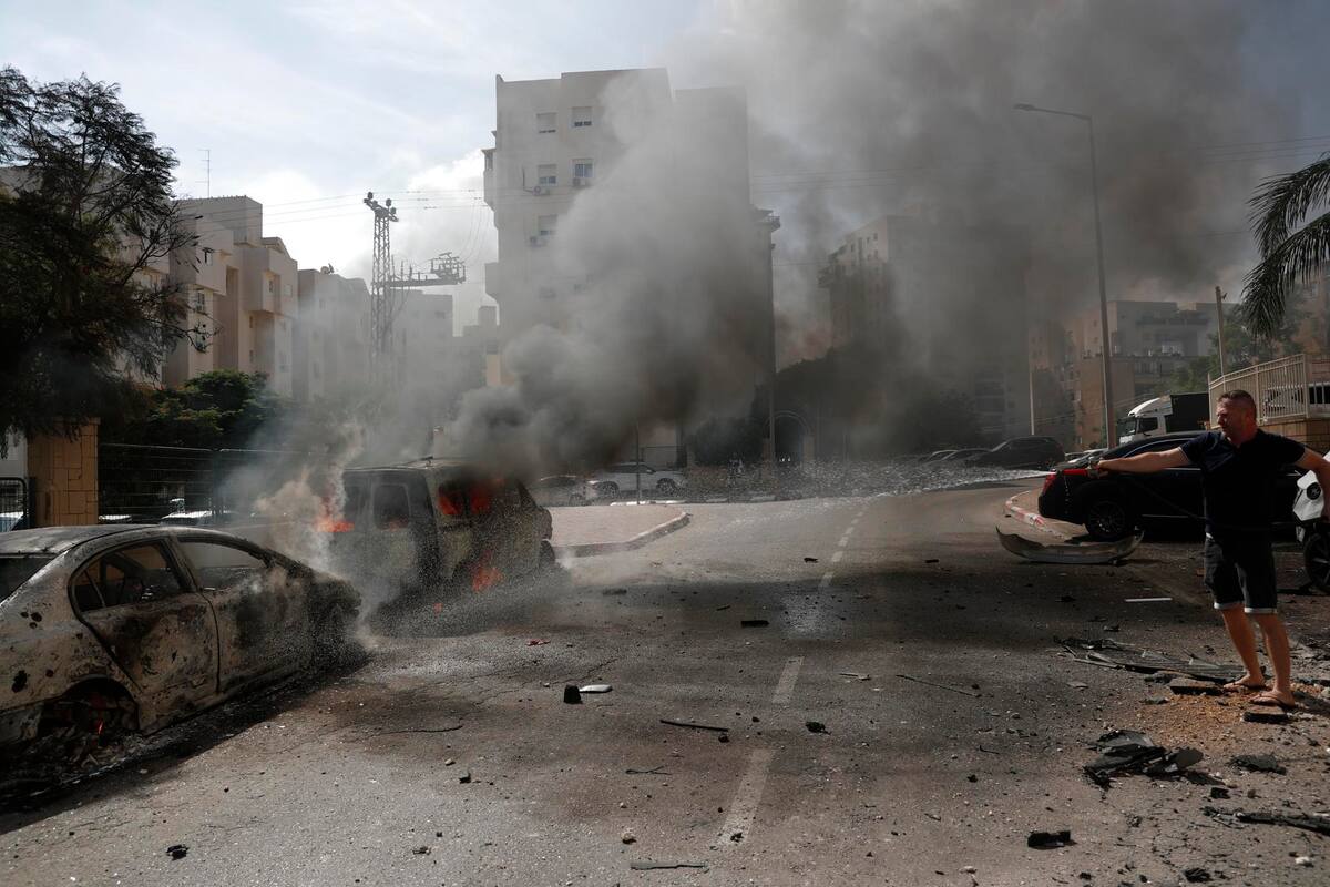 Daños causados por los cohetes lanzados desde la Franja de Gaza hacia Israel por militares de Hamás en la localidad israelí de Ashkelon. | EFE/ Atef Safadi