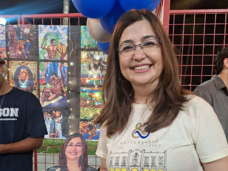 Estudiante realiza emprendimiento de paletas y raspados con la imagen de la rectora de la Unison, Dena María de Jesús Camarena