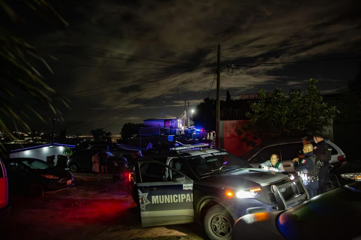 Detienen a hombre que dañó autos en Miramar