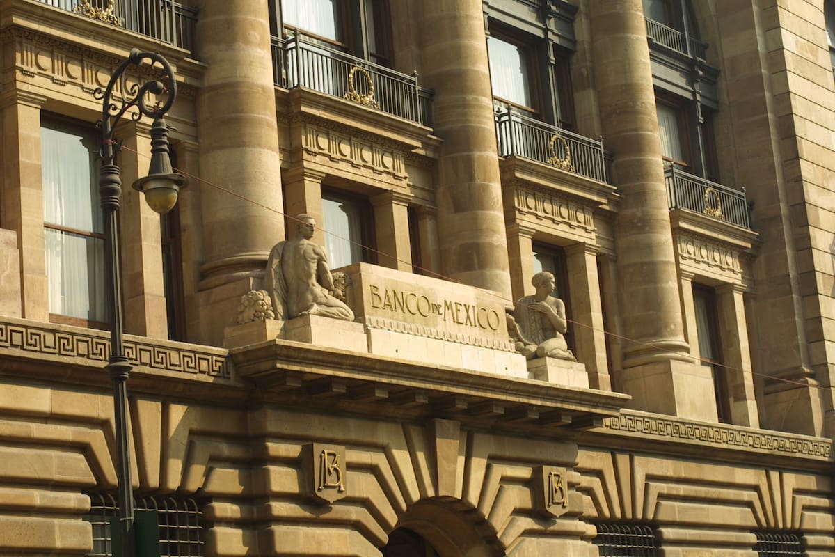 Banxico mantiene en 2.2 % su previsión del PIB pero eleva a 8.1 % su pronóstico de inflación