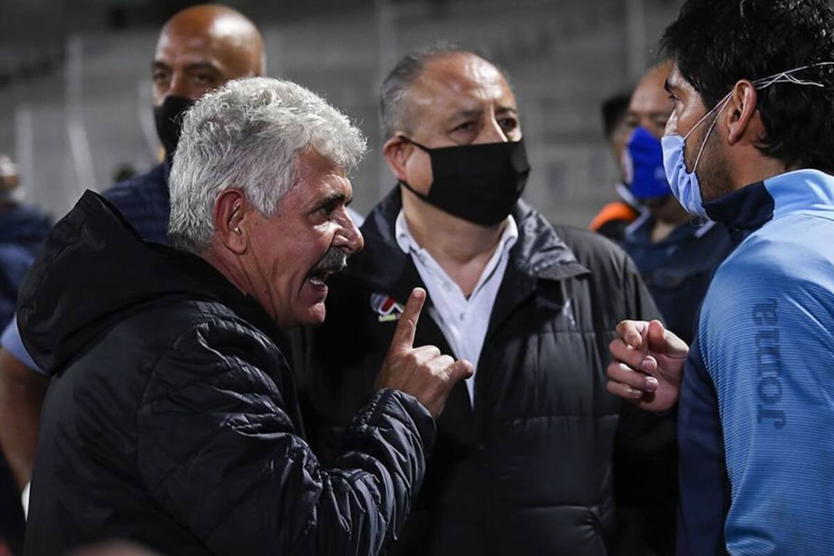 ‘Tuca’ Ferretti ignoró medidas sanitarias en el Tigres-Cruz Azul