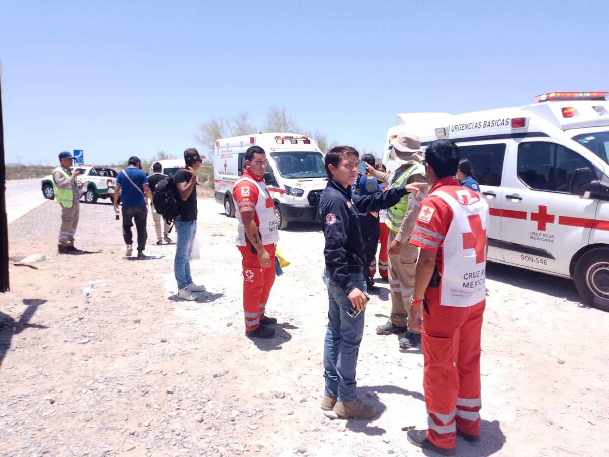 Atienden a pasajeros de autobús descompuesto en libramiento de Hermosillo.