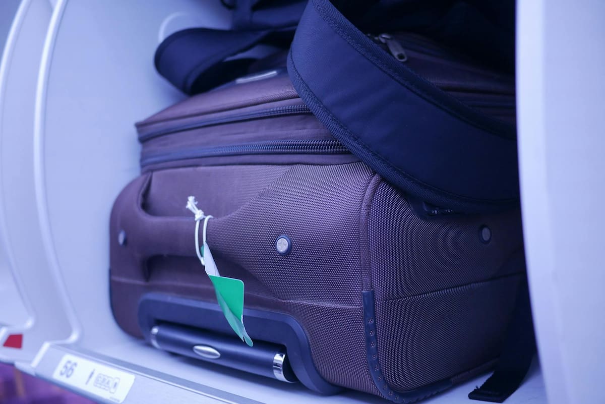 Se considera equipaje de mano a las maletas que se pueden llevar dentro de la cabina de un avión. | Foto: Pexels