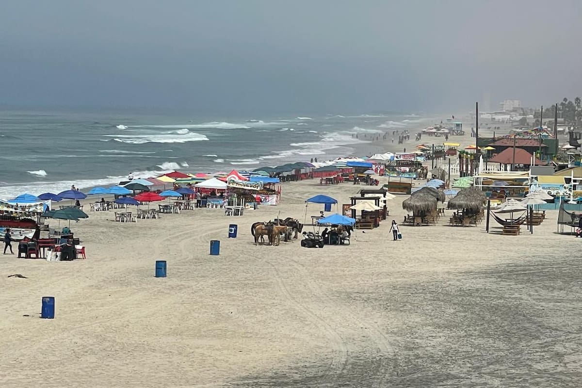 Personas en condición de calle generan inseguridad en playa de Rosarito