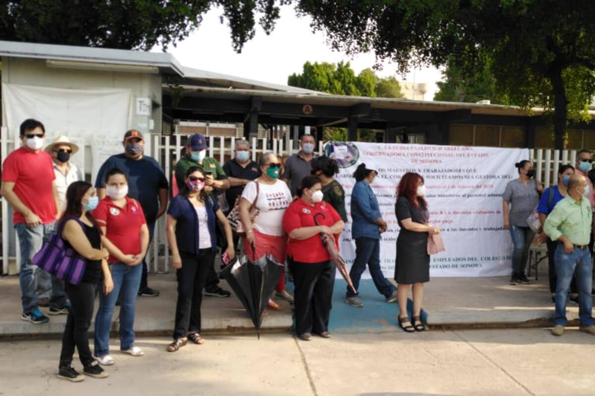 Se manifiestan trabajadores del Cobach contra cierre de planteles