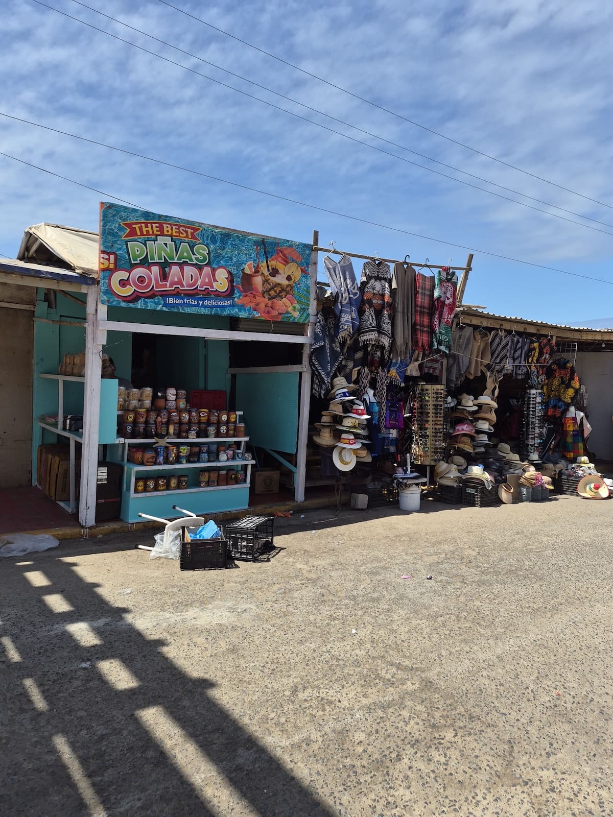 Vendedores de La Bufadora aseguraron que la polémica por el cobro de 145 dólares por dos piñas coladas ha reducido la afluencia de clientes y obligado a los visitantes a preguntar precios antes de comprar. Foto: Cortesía