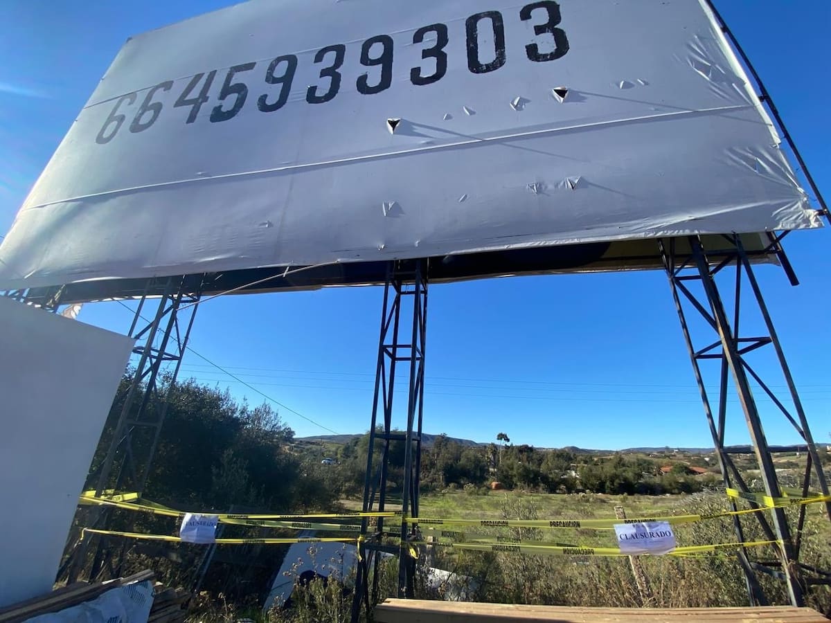 Habitantes y activistas del Valle de Guadalupe denunciaron la instalación de más de 15 espectaculares presuntamente ilegales en zonas agrícolas, al señalar afectaciones al paisaje y violaciones a la normatividad vigente. Foto: Cortesía