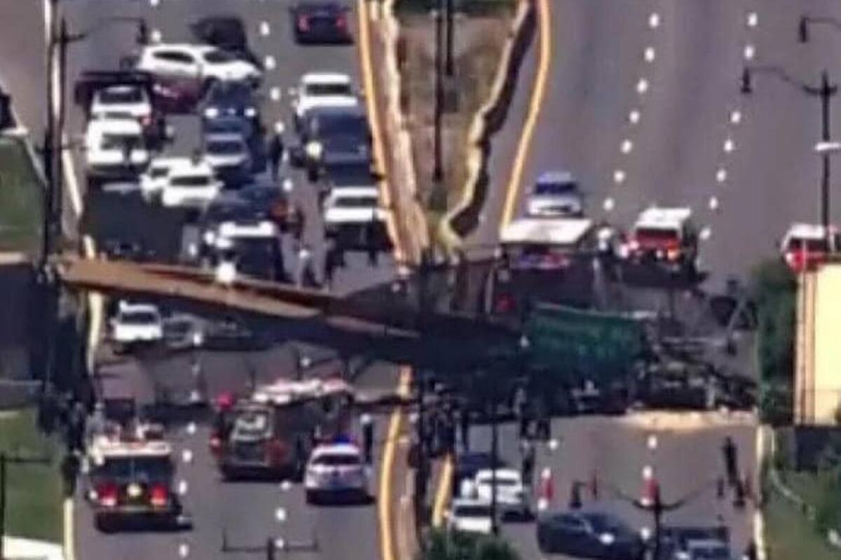 FOTOS: Se desploma puente peatonal sobre autos en Washington; hay varios heridos