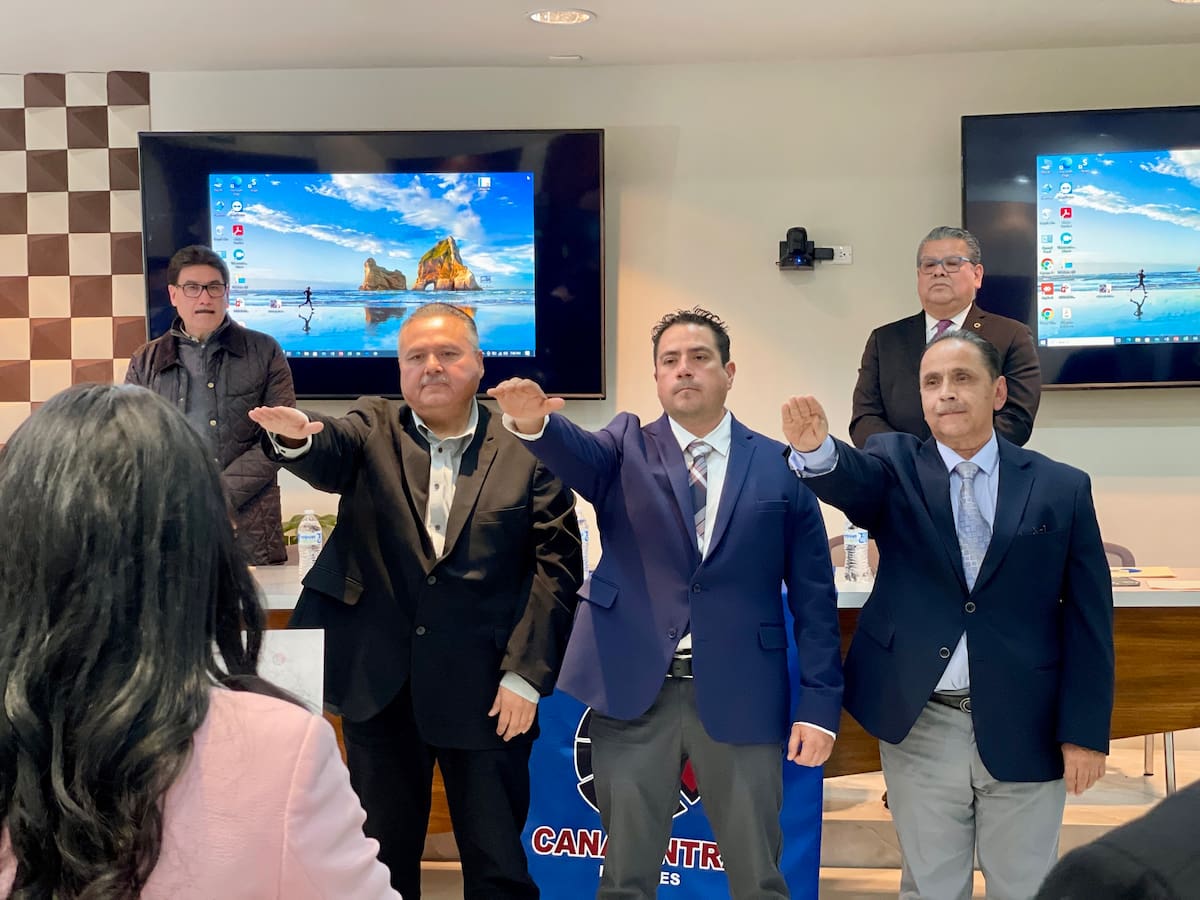 El pasado jueves por la noche se tomó protesta a la nieva Mesa Directiva de la Canacintra, delegación Nogales / Foto: Marco A. Manríquez