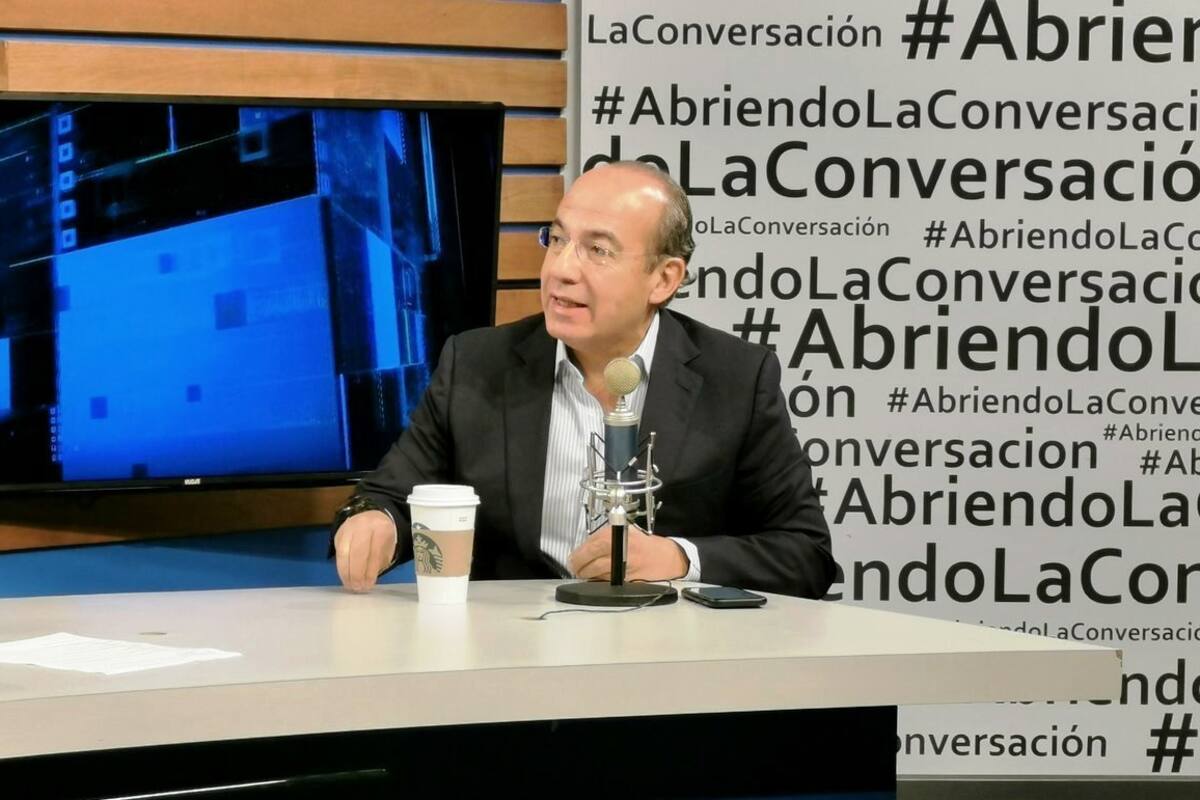 Llama Felipe Calderón a organizarse contra AMLO