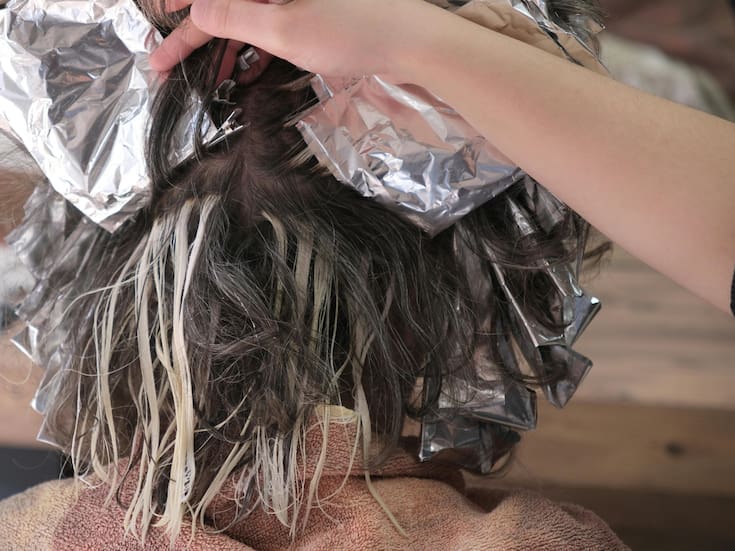 Cinco colores de cabello que ayudan a disimular las canas sin retoques constantes