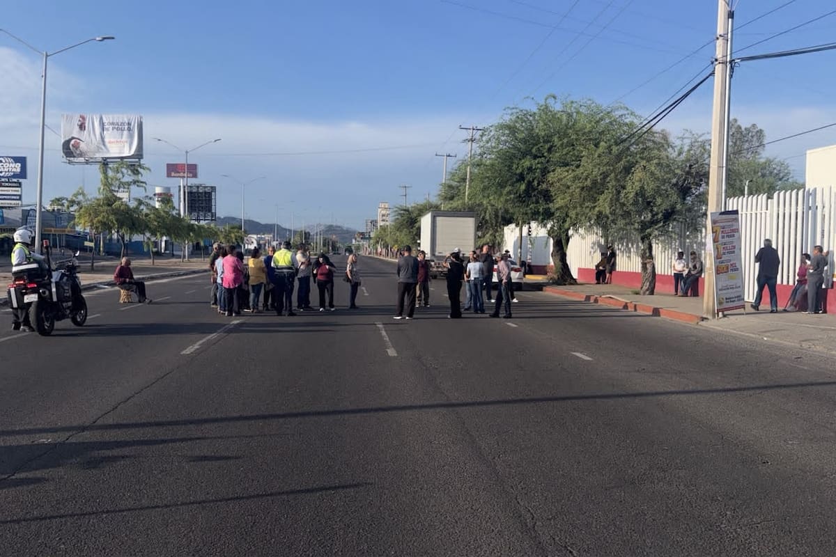 Bloqueo en bulevar Morelos en Hermosillo: Derechohabientes del ISSSTE cierran ambos sentidos; estas son las vías alternas