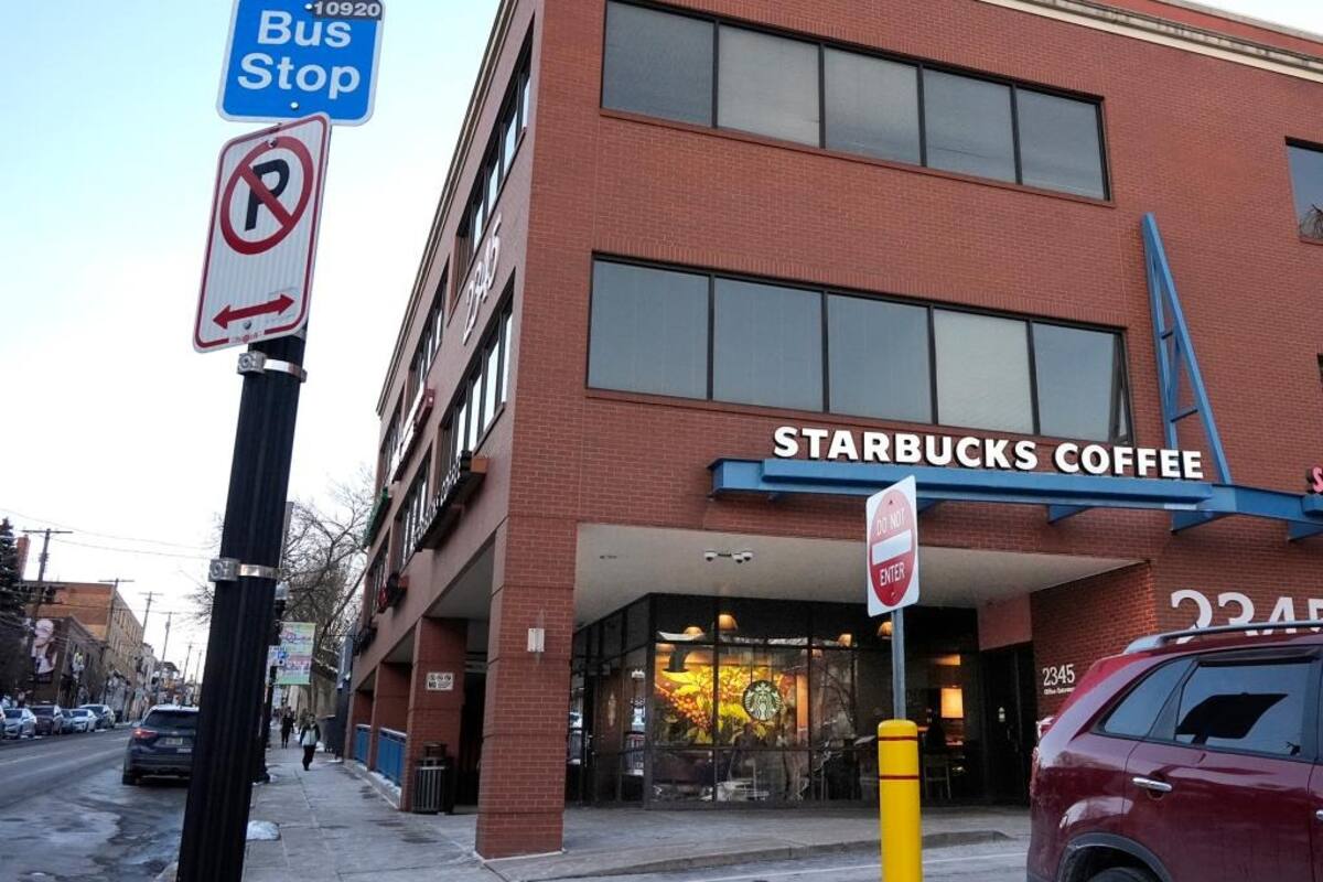 Adolescente discapacitada fue violada por un grupo de estudiantes en el baño de un Starbucks en EU: demanda