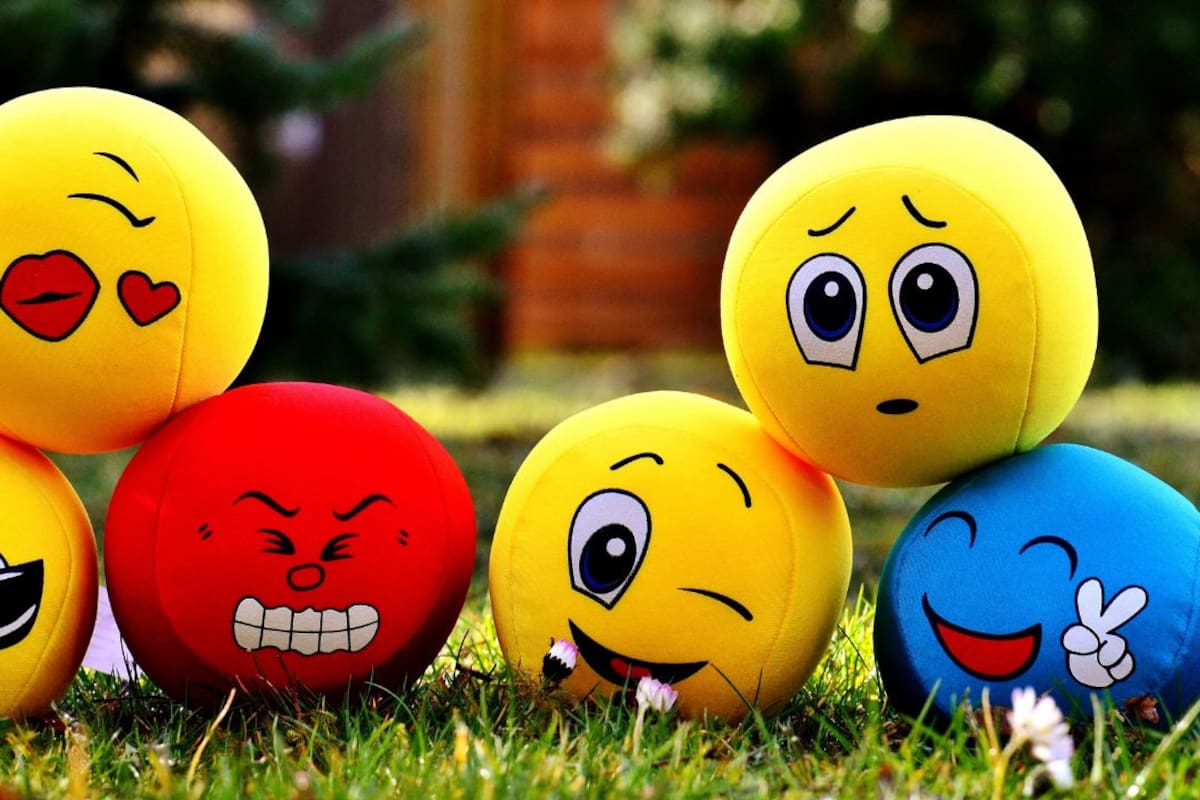 ¿Eres de los que usa emojis en todos sus mensajes? La psicología explica su relación con el apego y la inteligencia emocional