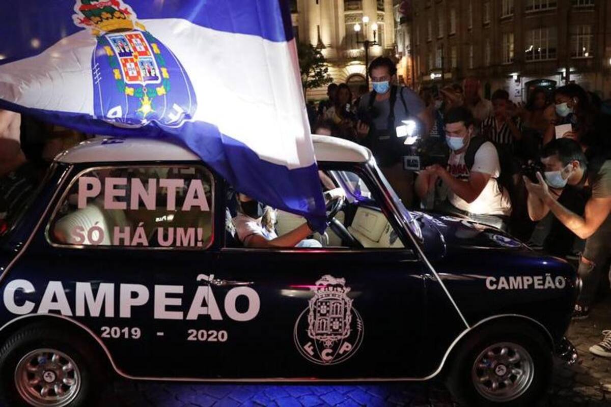 Fanáticos salen a las calles a festejar el campeonato del Porto