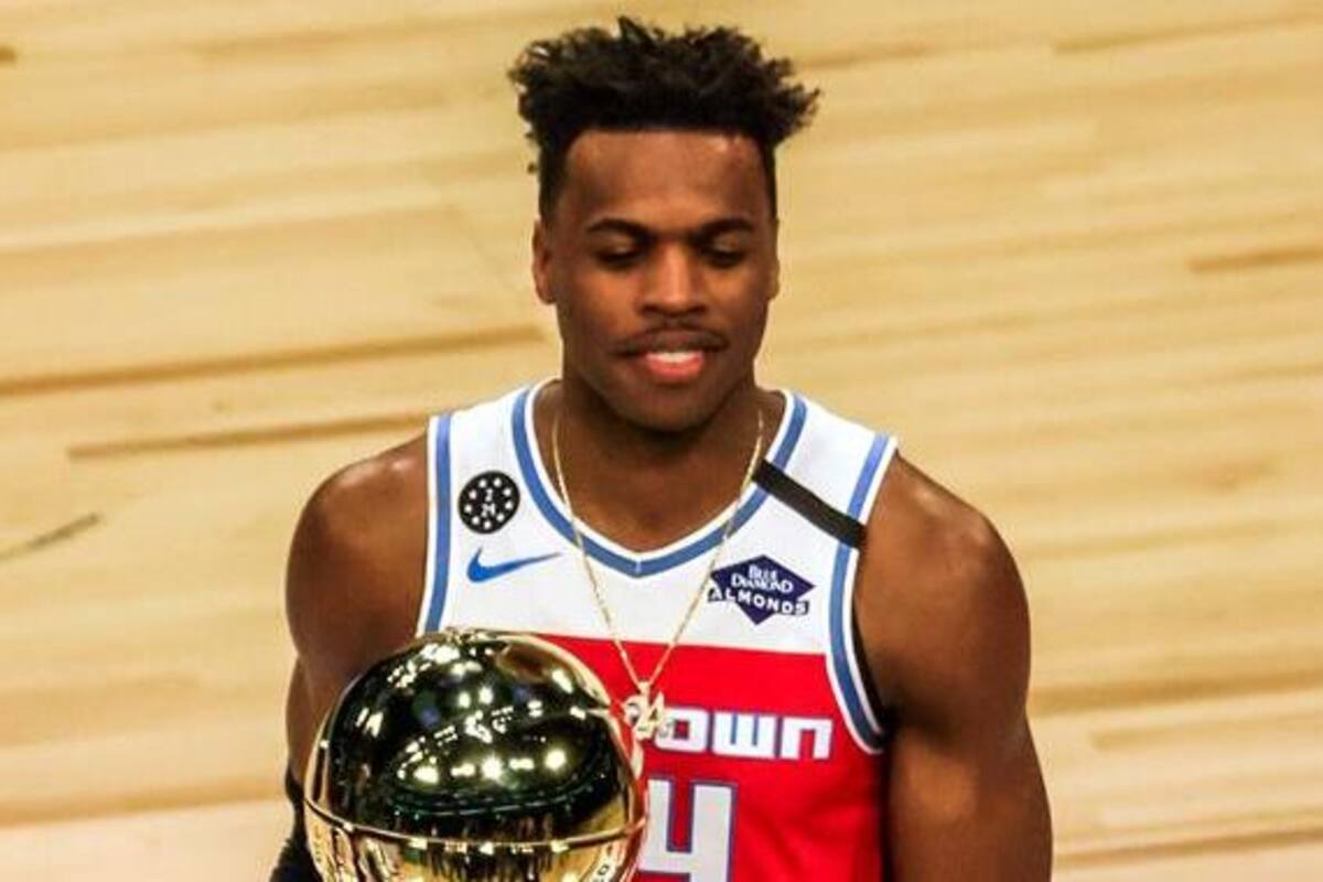 Buddy Hield se consagra campeón en concurso de triples de la NBA