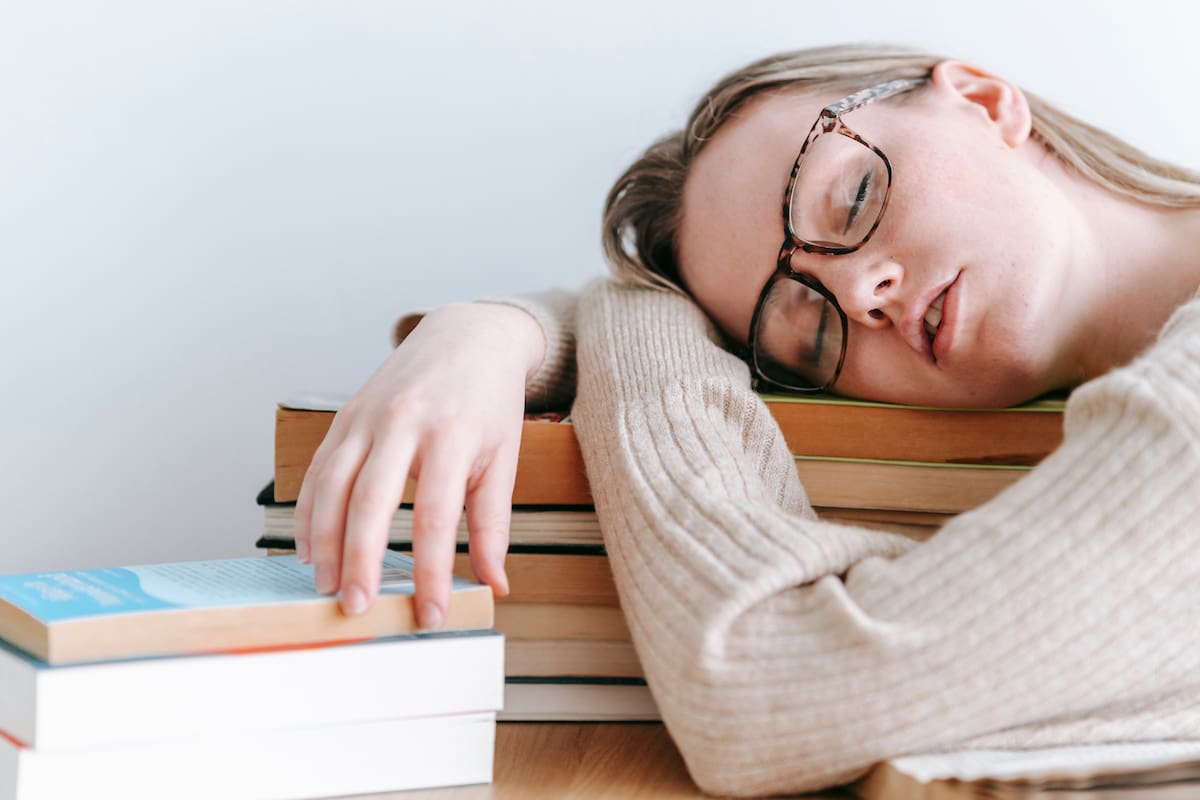 Diferencia entre fatiga y somnolencia: claves para identificar el problema