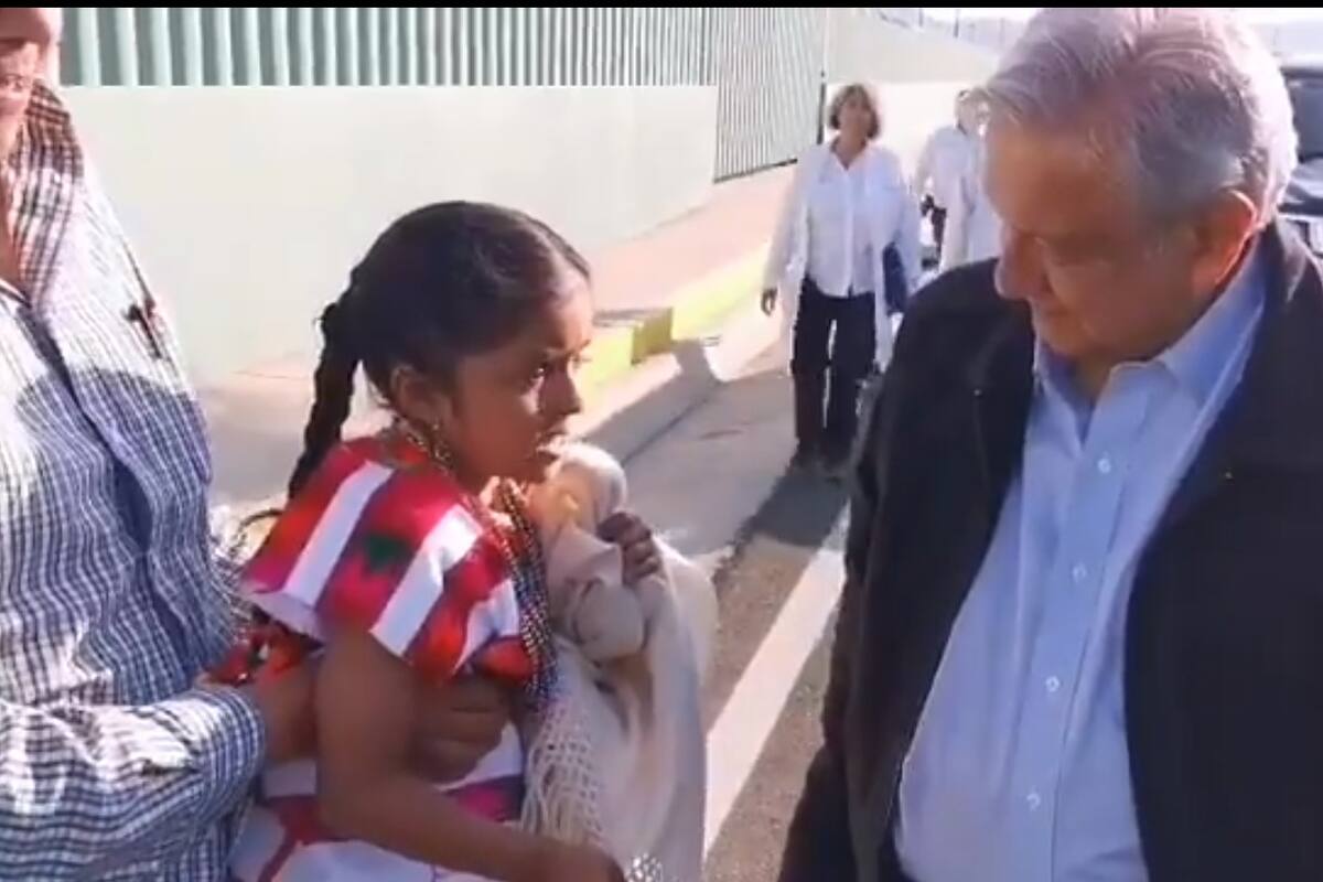 "Me la quería comer a besos, pero no puedo por la sana distancia", AMLO