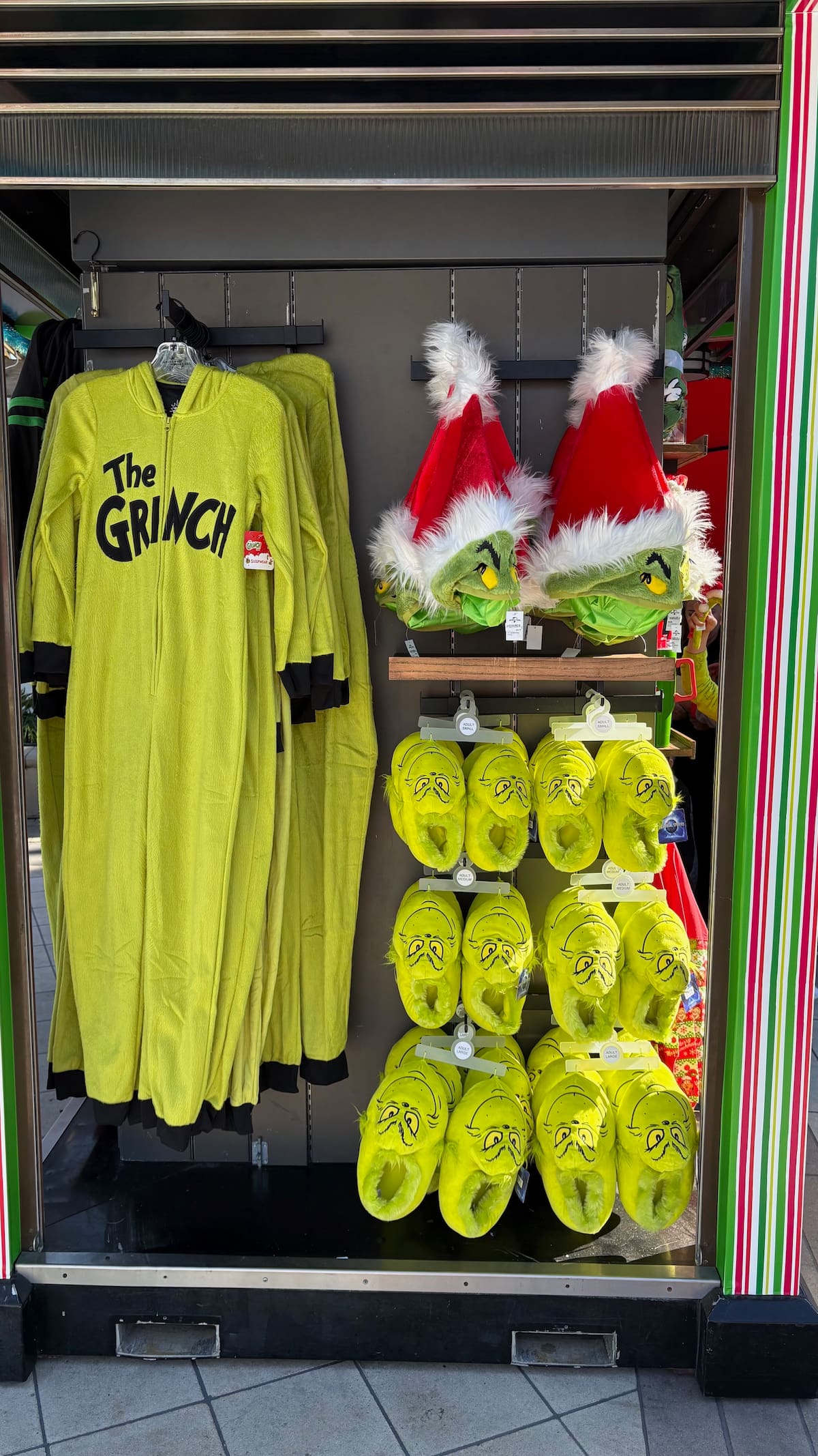 Los visitantes quedaran deslumbrados al entrar a Universal Plaza, artículos exclusivos, y con la presencia del Grinch. Foto: Ana Gomez