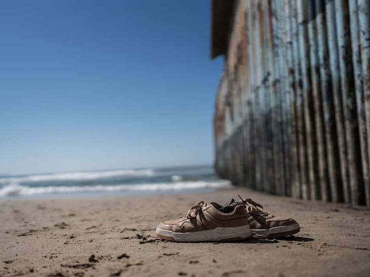 Tendrán un muro atravesando su casa: Habitantes de Laredo denuncian presión federal para ceder terrenos ribereños ante expansión del muro con México