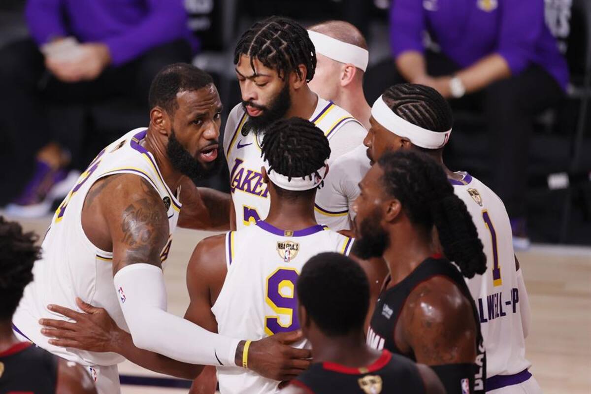 Lakers están cerca del campeonato con ventaja de 28 puntos al medio tiempo