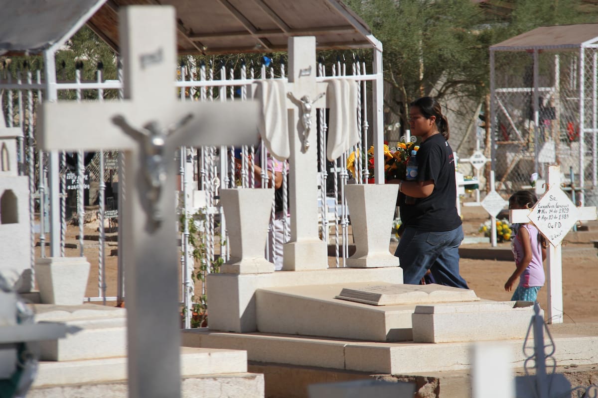 Panteones de Hermosillo registran un aumento de 34.6% de visitantes por festividades del Día de Muertos