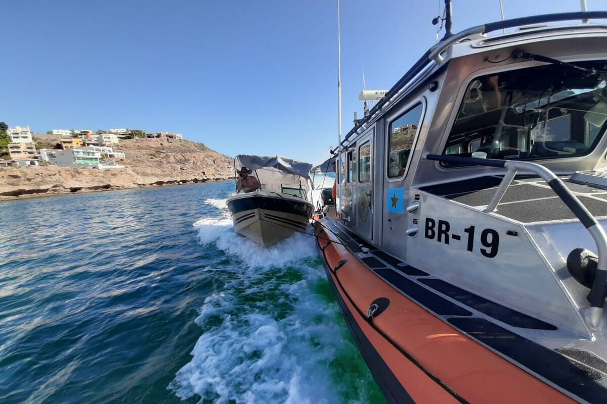 Semar pone a salvo a dos hombres que quedaron a la deriva en San Carlos