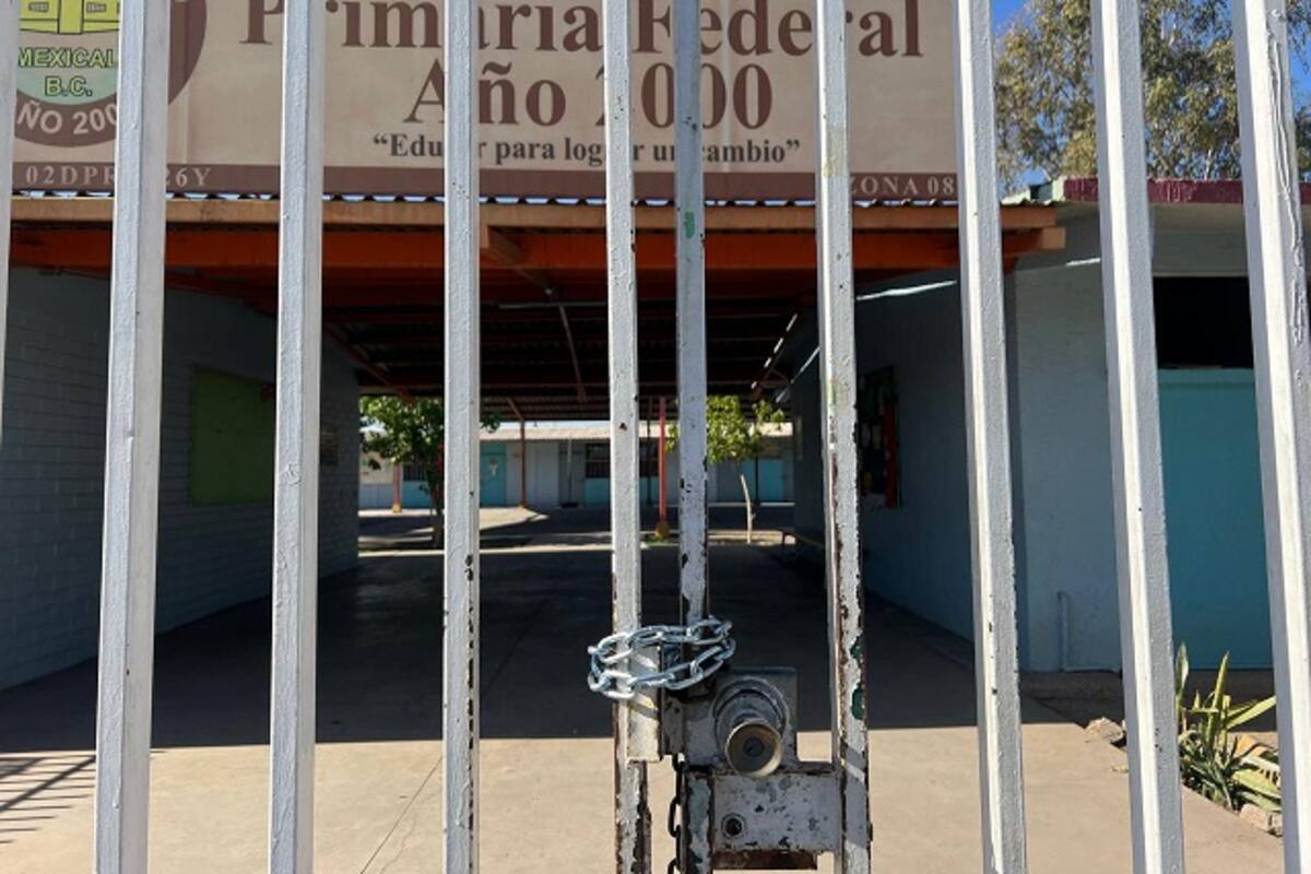 Toman escuela primaria Año 2000 por más de un mes sin luz