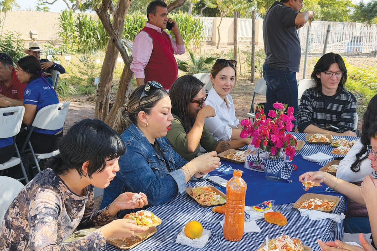 Con cosecha propia, Itson celebra primer banquete con alimentos del huerto universitario