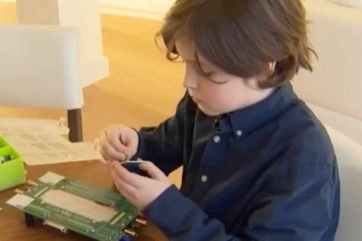 Este niño juega a Fortnite y está a punto de acabar una carrera en la Universidad
