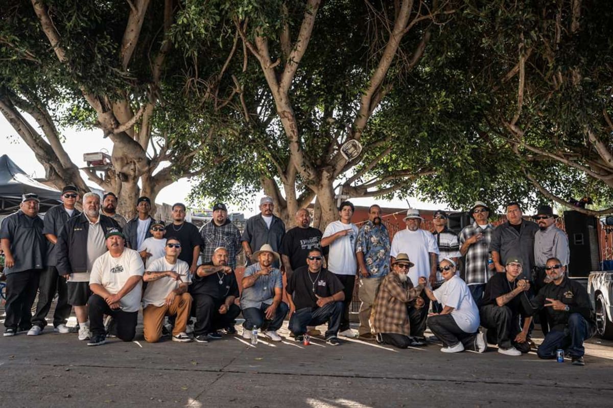 Vecinos y clubes de autos se reunieron para exhibir vehículos y bicicletas personalizadas en un ambiente familiar organizado por East Side Tijuana. Fotos: Border zoom