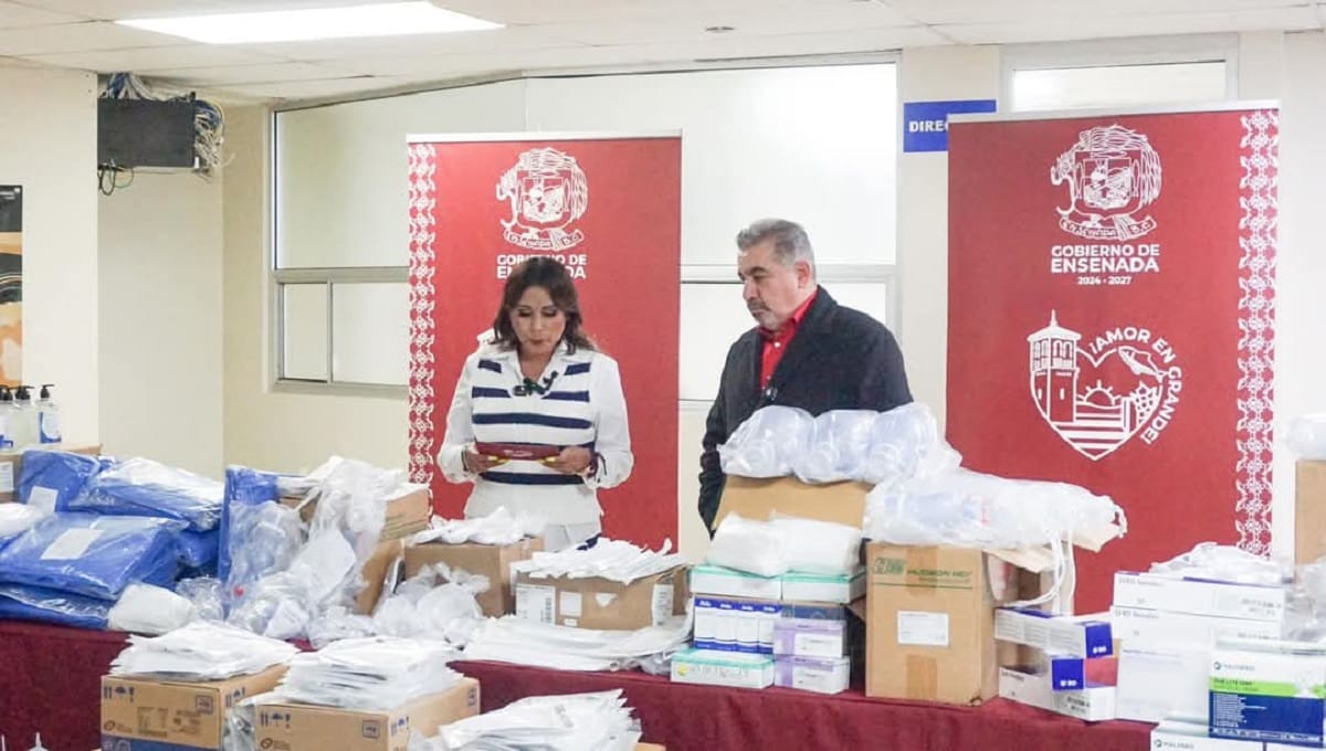 La alcaldesa Claudia Agatón Muñiz, con el apoyo de los regidores del 25 Ayuntamiento, hizo entrega de los materiales más urgentes para la atención de pacientes.