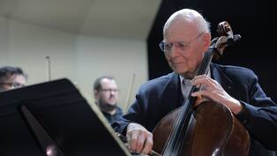 Carlos Prieto es músico de cuna: 84 años tocando violonchelo