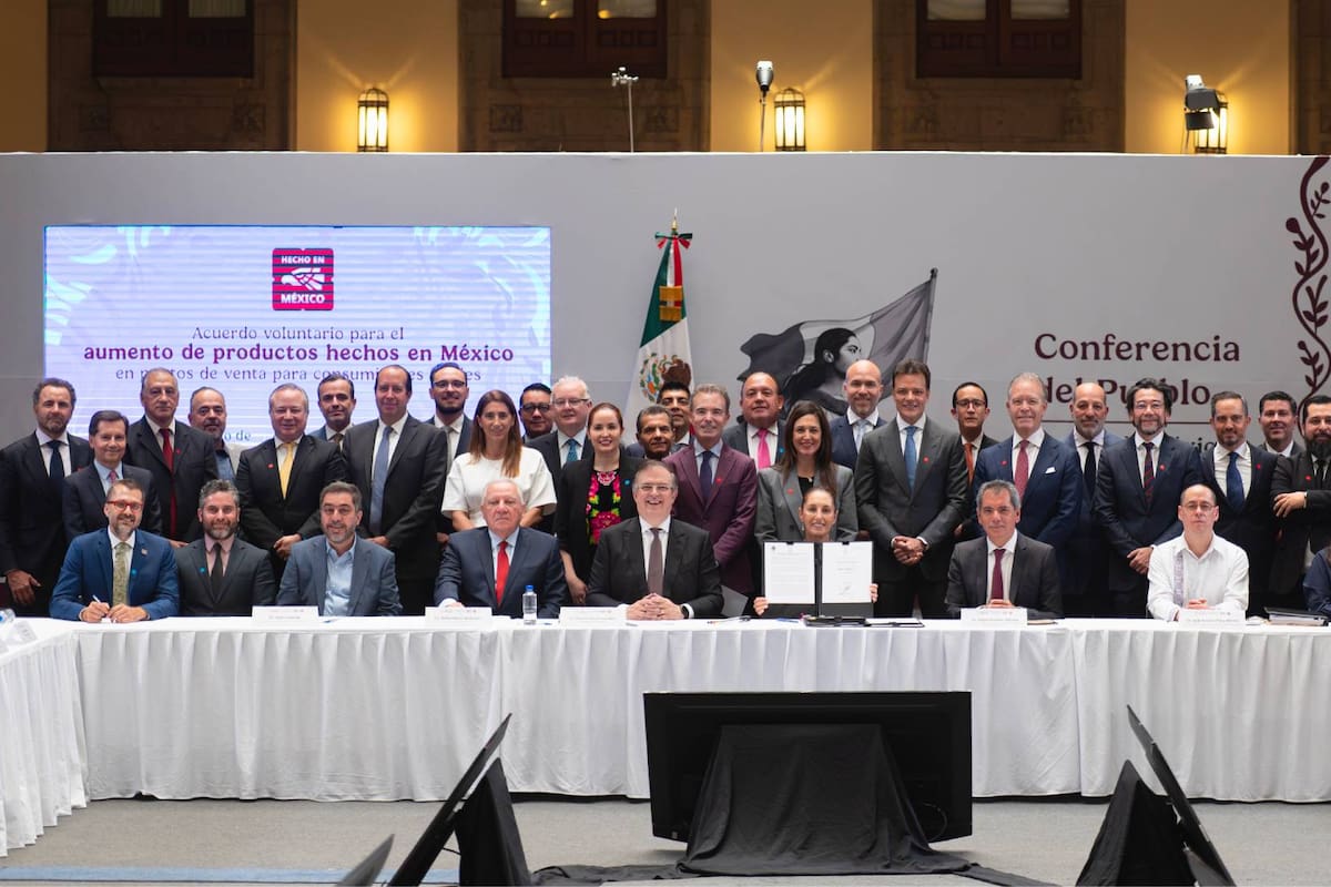 ¡Tiendas de autoservicio y departamentales! Sheinbaum firma acuerdo para aumentar la venta de productos hechos en México