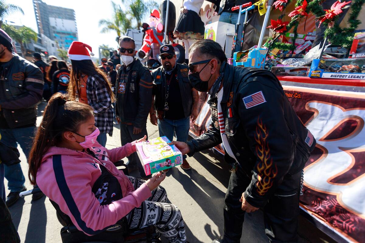 Da Solo Ángeles miles de juguetes a niños pobres