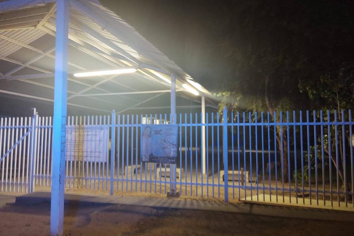 Arrestan a dos sujetos por allanar escuela secundaria