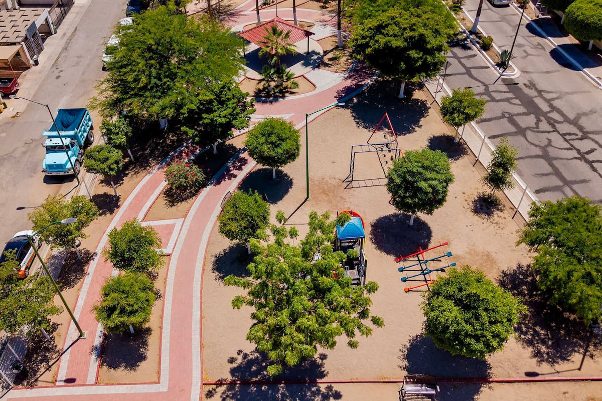 Modernizan parque de Urbi Villa del Rey en Hermosillo con kiosco, luminarias y mejoras para convivencia familiar