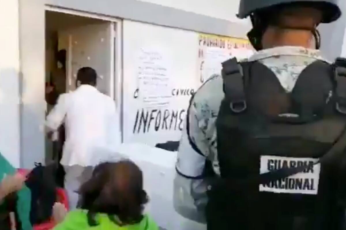 Reciben con aplausos llegada de vacunas contra Covid en Ecatepec