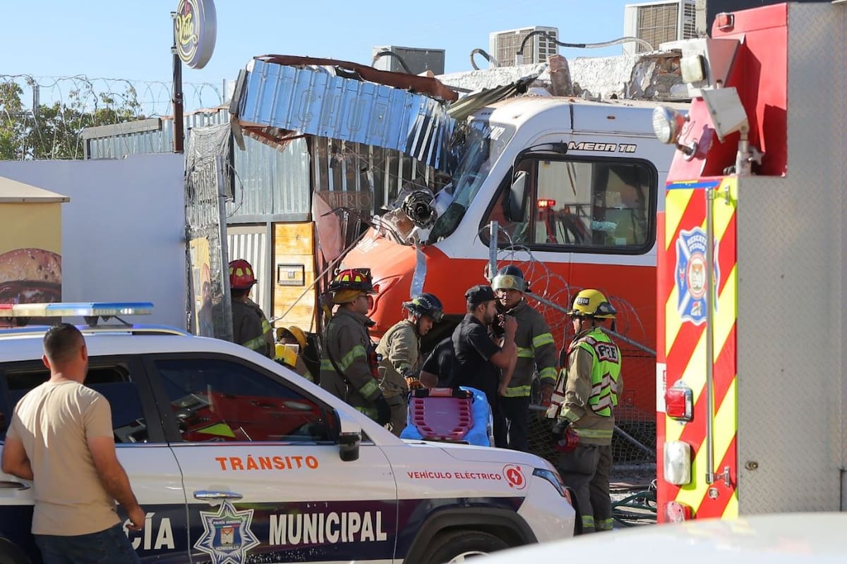 Choque de transporte público en Hermosillo deja cuatro lesionados