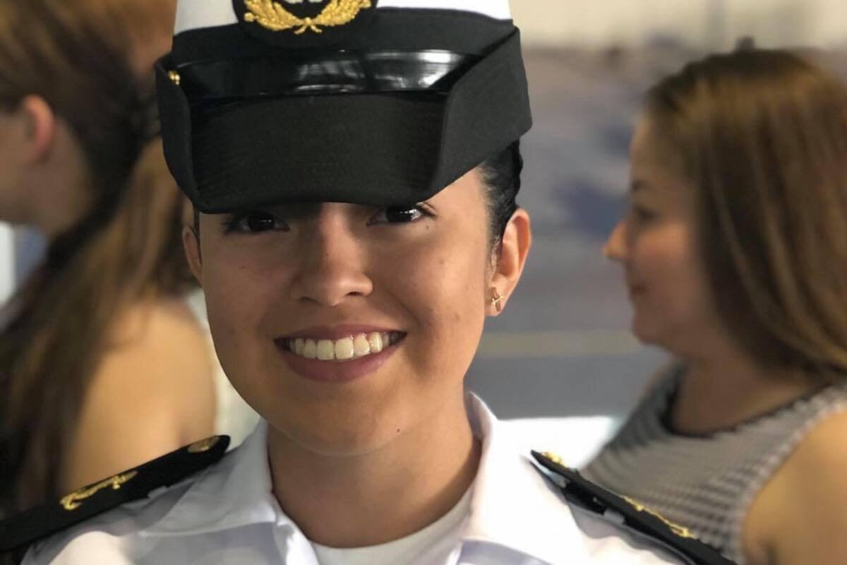 Michelle Matwell es piloto aeronaval y orgullo de Sonora