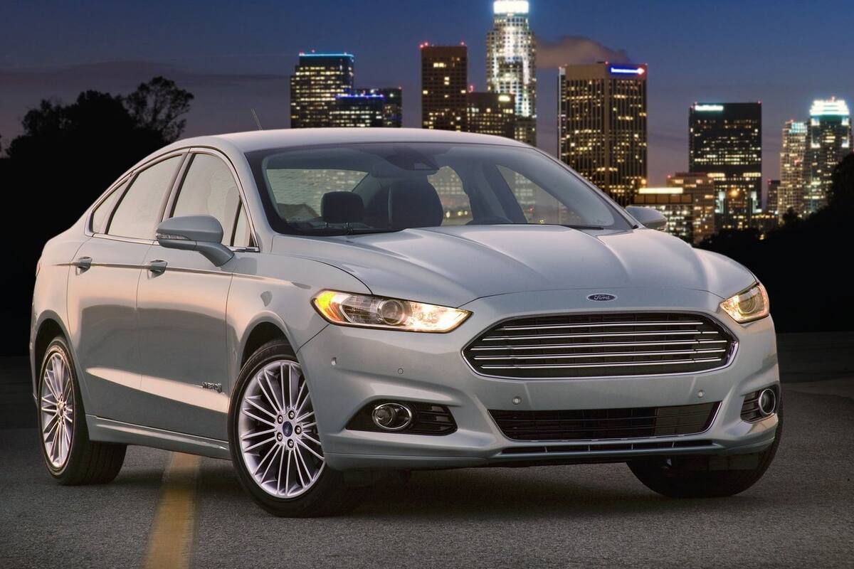 Ford llama a revisión a centenares de autos Fusion