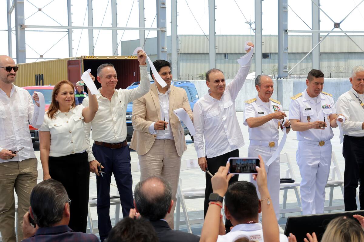 Relanzan puerto de Guaymas con primer envío de autos de Ford