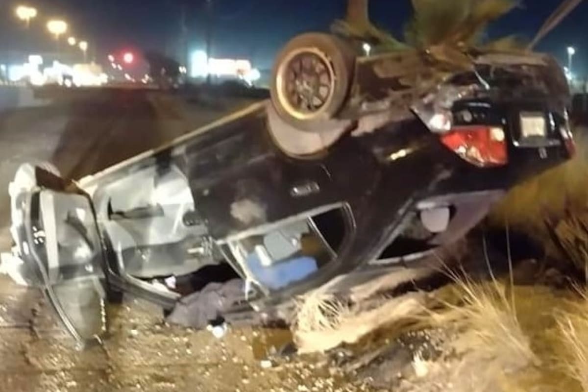 Vuelca su vehículo y huye del lugar
