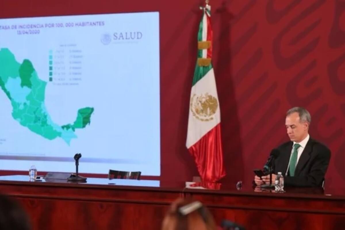 López-Gatell acusa a fotógrafos de acoso
