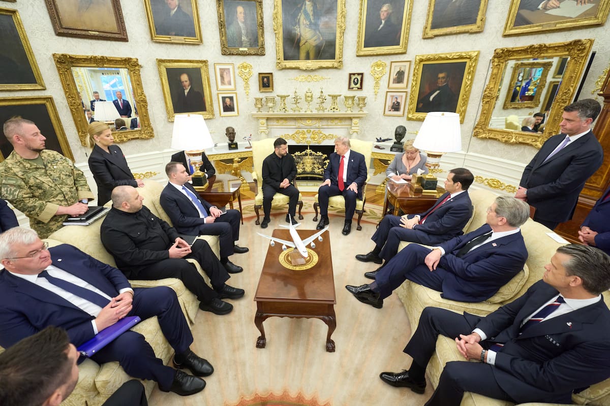 Donald Trump y Volodímir Zelenski se reunieron en la Casa Blanca para hablar de defensa aérea, misiles Patriot y negociaciones de paz con Rusia. | Foto: Especial/Vía X.