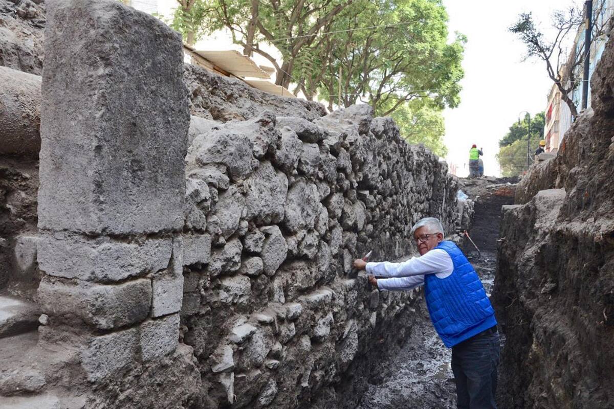México encuentra muro novohispano en barrio de La Lagunilla